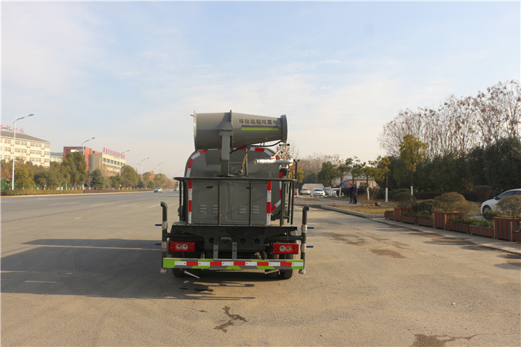 湖北盈通汽車山東綠化福田抑塵車