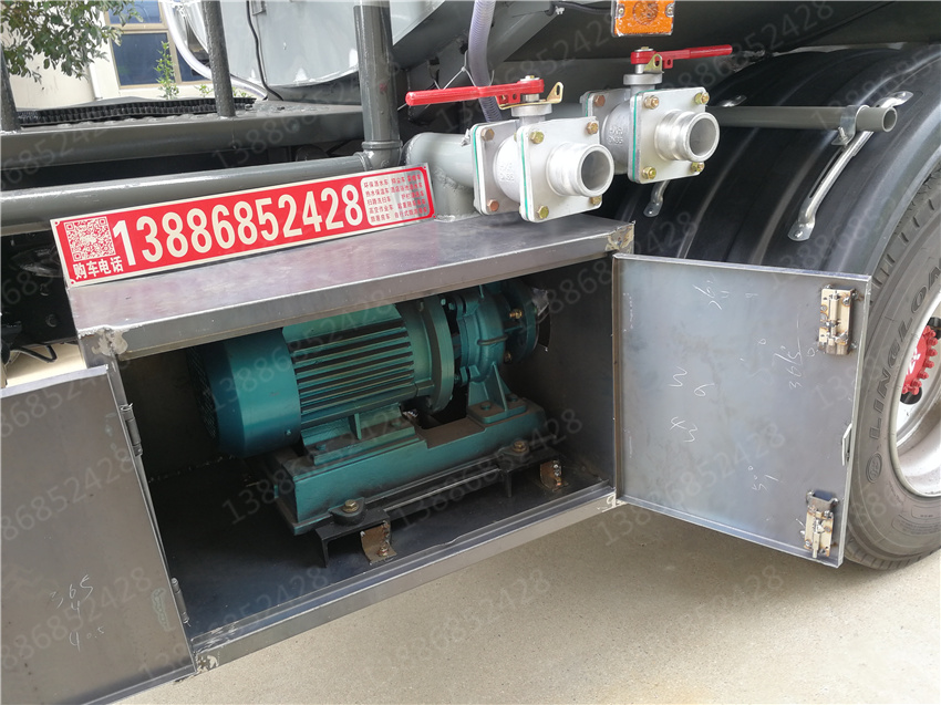 湖北盈通汽車藍牌3噸掃路車