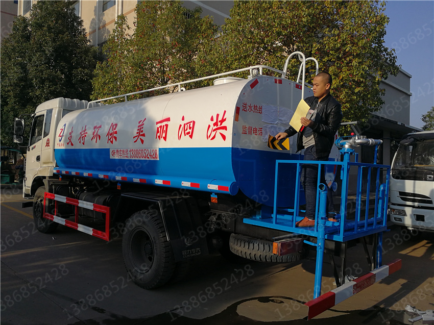 湖北盈通汽車福田掃路車